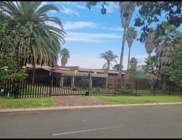 3 BEDROOM HOUSE FOR SALE IN SUNWARD PARK